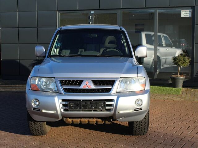 Міцубісі Паджеро 2006 у Європі на Automoto.ua Срібний Міцубісі Паджеро, об'ємом двигуна 3.2 л та пробігом 161 тис. км за 8152 $, фото 1 на Automoto.ua