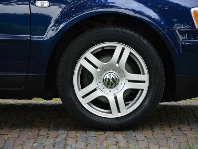 Фольксваген Пассат 2000 у Європі на Automoto.ua Синій Фольксваген Пассат, об'ємом двигуна 2.77 л та пробігом 95 тис. км за 10481 $, фото 7 на Automoto.ua