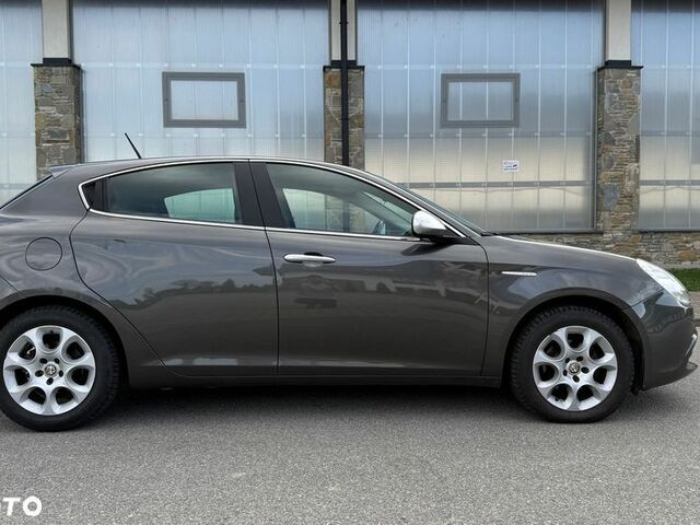 Альфа Ромео Giulietta 2012 у Європі на Automoto.ua Сірий Альфа Ромео Giulietta, об'ємом двигуна 1 л та пробігом 148 тис. км за 5691 $, фото 7 на Automoto.ua