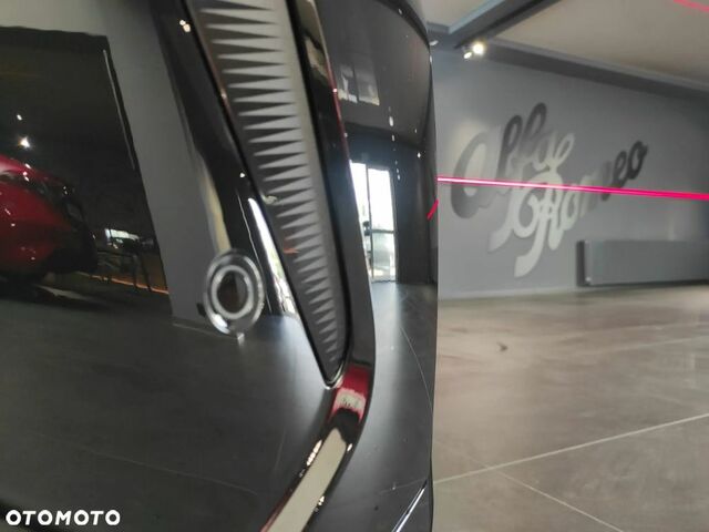 Альфа Ромео Джуниор 2025 в Европе на Automoto.ua Черный Альфа Ромео Джуниор, объемом двигателя 1 л и пробегом 6 тыс. км за 33681 $, фото 31 на Automoto.ua