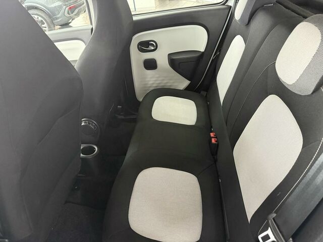 Рено Твинго 2020 в Европе на Automoto.ua Рено Твинго, объемом двигателя 1 л и пробегом 89 тыс. км за 7890 $, фото 16 на Automoto.ua