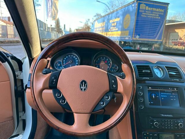 Білий Мазераті Quattroporte, об'ємом двигуна 4.24 л та пробігом 77 тис. км за 30939 $, фото 13 на Automoto.ua