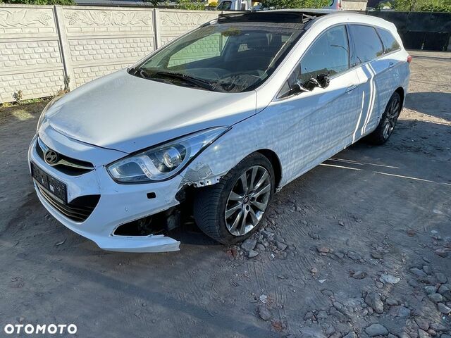 Хендай и40, объемом двигателя 2 л и пробегом 137 тыс. км за 4103 $, фото 7 на Automoto.ua