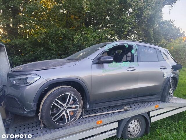 Мерседес ГЛА-Класс 2020 в Европе на Automoto.ua Серый Мерседес ГЛА-Класс, объемом двигателя 1 л и пробегом 91 тыс. км за 11356 $, фото 1 на Automoto.ua