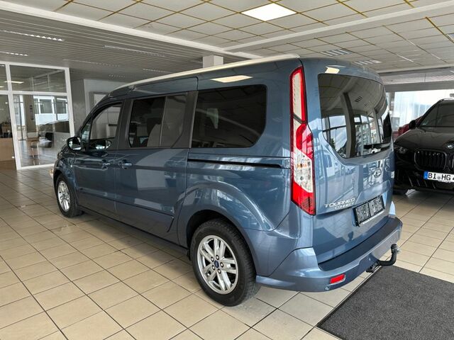 Синий Форд Grand Tourneo, объемом двигателя 1.5 л и пробегом 50 тыс. км за 26177 $, фото 6 на Automoto.ua