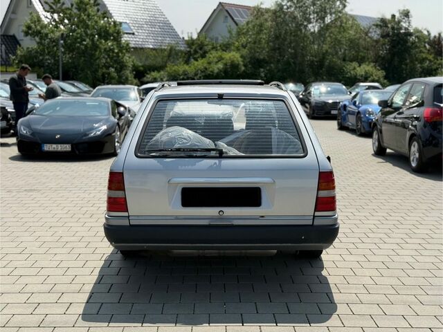 Мерседес 200 1993 в Европе на Automoto.ua Серебряный Мерседес 200, объемом двигателя 2 л и пробегом 287 тыс. км за 4116 $, фото 6 на Automoto.ua