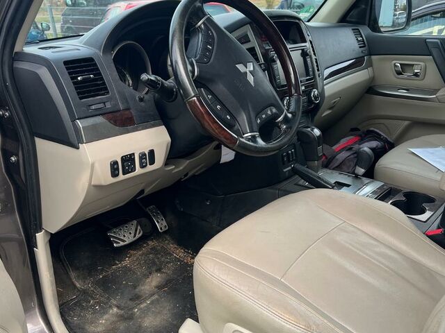 Мицубиси Паджеро 2017 в Европе на Automoto.ua Мицубиси Паджеро, объемом двигателя 3.2 л и пробегом 118 тыс. км за 16700 $, фото 6 на Automoto.ua