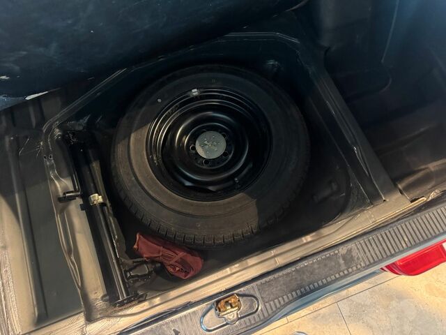 Мерседес 200 1984 в Европе на Automoto.ua Серебряный Мерседес 200, объемом двигателя 2 л и пробегом 138 тыс. км за 16318 $, фото 19 на Automoto.ua