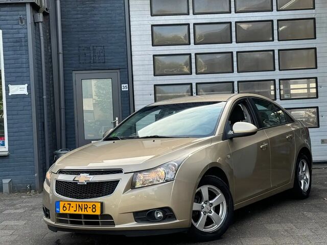 Шевроле Круз 2009 в Европе на Automoto.ua Бежевый Шевроле Круз, объемом двигателя 1.6 л и пробегом 198 тыс. км за 3739 $, фото 1 на Automoto.ua