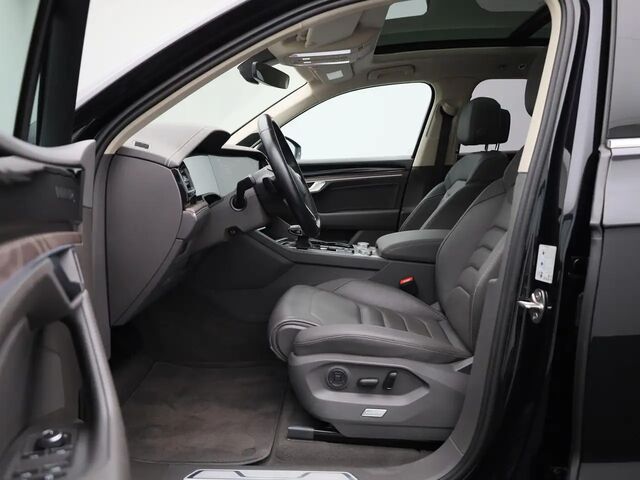 Фольксваген Туарег 2020 у Європі на Automoto.ua Чорний Фольксваген Туарег, об'ємом двигуна 3 л та пробігом 52 тис. км за 69944 $, фото 10 на Automoto.ua