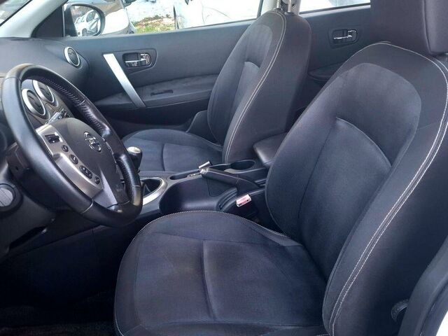 Ниссан Кашкай 2010 в Европе на Automoto.ua Белый Ниссан Кашкай, объемом двигателя 1.46 л и пробегом 135 тыс. км за 7800 $, фото 4 на Automoto.ua