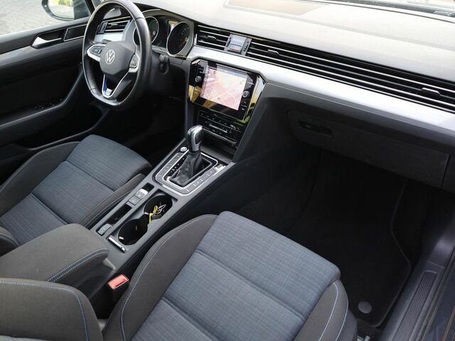 Фольксваген Пассат Вариант 2021 в Европе на Automoto.ua Серый Фольксваген Пассат Вариант, объемом двигателя 1.4 л и пробегом 141 тыс. км за 19355 $, фото 6 на Automoto.ua