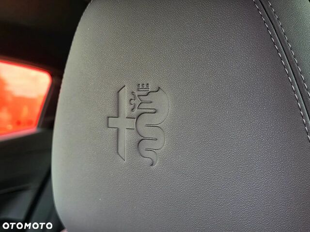 Альфа Ромео Джуниор 2025 в Европе на Automoto.ua Черный Альфа Ромео Джуниор, объемом двигателя 1 л и пробегом 390 тыс. км за 30194 $, фото 13 на Automoto.ua