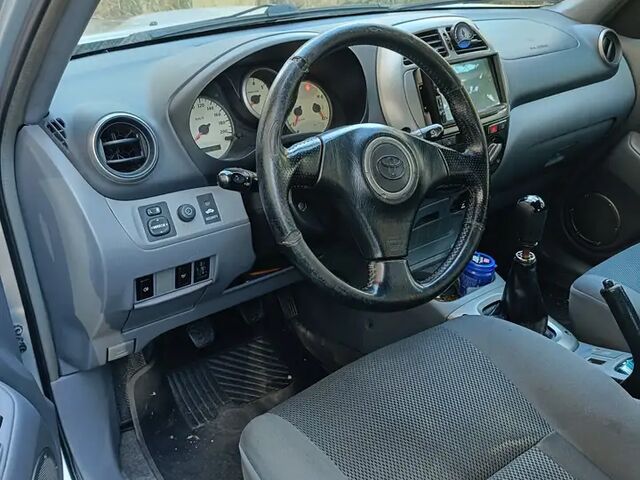 Тойота РАВ 4 2002 в Европе на Automoto.ua Серый Тойота РАВ 4, объемом двигателя 2 л и пробегом 281 тыс. км за 3505 $, фото 3 на Automoto.ua