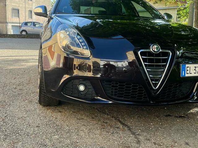 Чорний Альфа Ромео Giulietta, об'ємом двигуна 1.37 л та пробігом 180 тис. км за 9688 $, фото 1 на Automoto.ua