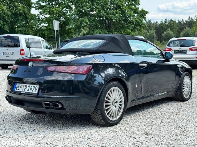 Альфа Ромео Spider 2007 у Європі на Automoto.ua Чорний Альфа Ромео Spider, об'ємом двигуна 2.39 л та пробігом 130 тис. км за 6756 $, фото 14 на Automoto.ua