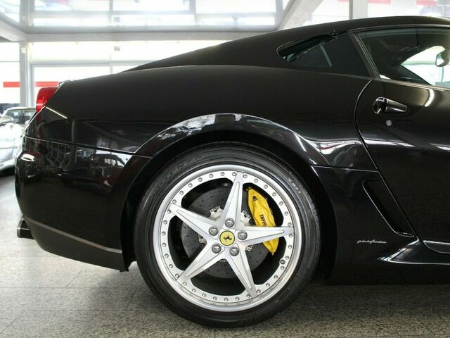 Черный Феррари 599 GTB, объемом двигателя 6 л и пробегом 45 тыс. км за 151466 $, фото 5 на Automoto.ua