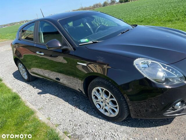 Альфа Ромео Giulietta, об'ємом двигуна 1.96 л та пробігом 193 тис. км за 9395 $, фото 8 на Automoto.ua