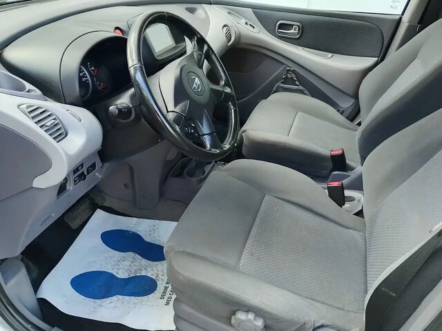 Ніссан Альмера Тіна 2004 у Європі на Automoto.ua Сірий Ніссан Альмера Тіна, об'ємом двигуна 0 л та пробігом 175 тис. км за 3494 $, фото 4 на Automoto.ua