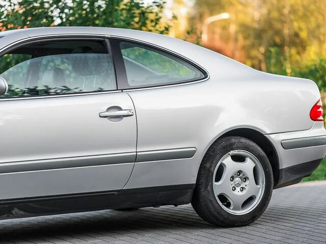 Мерседес ЦЛК-Клас 1997 у Європі на Automoto.ua Сірий Мерседес ЦЛК-Клас, об'ємом двигуна 2.3 л та пробігом 173 тис. км за 15900 $, фото 12 на Automoto.ua