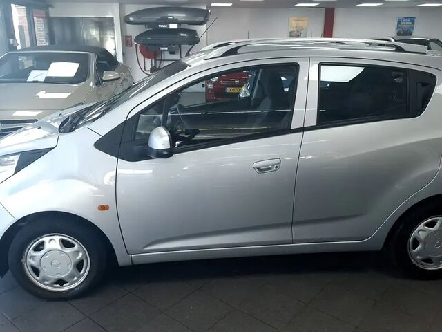 Шевроле Спарк 2010 в Европе на Automoto.ua Серебряный Шевроле Спарк, объемом двигателя 1 л и пробегом 87 тыс. км за 3798 $, фото 3 на Automoto.ua