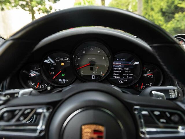 Сірий Порше 911, об'ємом двигуна 2.98 л та пробігом 83 тис. км за 118622 $, фото 5 на Automoto.ua