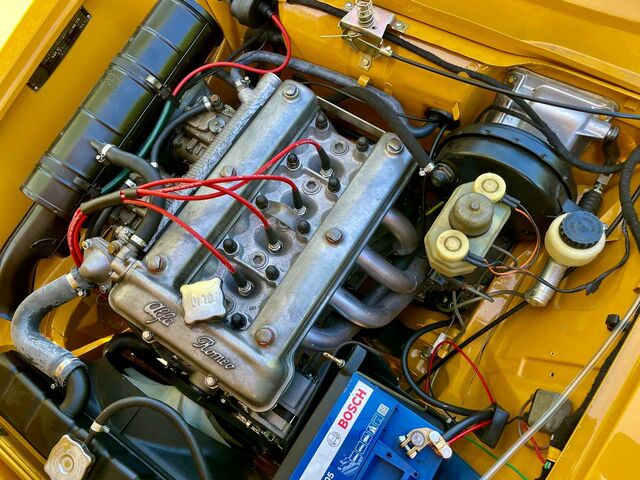 Желтый Альфа Ромео ГТ, объемом двигателя 1.28 л и пробегом 77 тыс. км за 56452 $, фото 6 на Automoto.ua