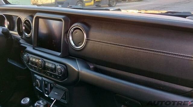 Джип Wrangler 2021 у Європі на Automoto.ua Сірий Джип Wrangler, об'ємом двигуна 2 л та пробігом 130 тис. км за 36500 $, фото 6 на Automoto.ua