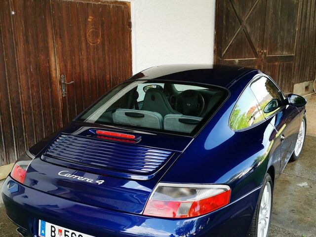 Синій Порше 996, об'ємом двигуна 3.39 л та пробігом 112 тис. км за 41885 $, фото 5 на Automoto.ua