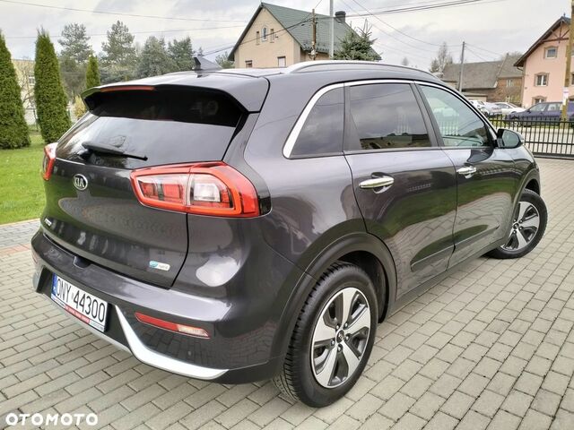 Кіа Niro, об'ємом двигуна 1.58 л та пробігом 183 тис. км за 12959 $, фото 3 на Automoto.ua