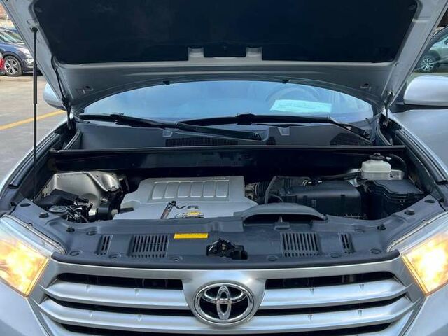 Сірий Тойота Хайлендер, об'ємом двигуна 0 л та пробігом 104 тис. км за 13778 $, фото 22 на Automoto.ua
