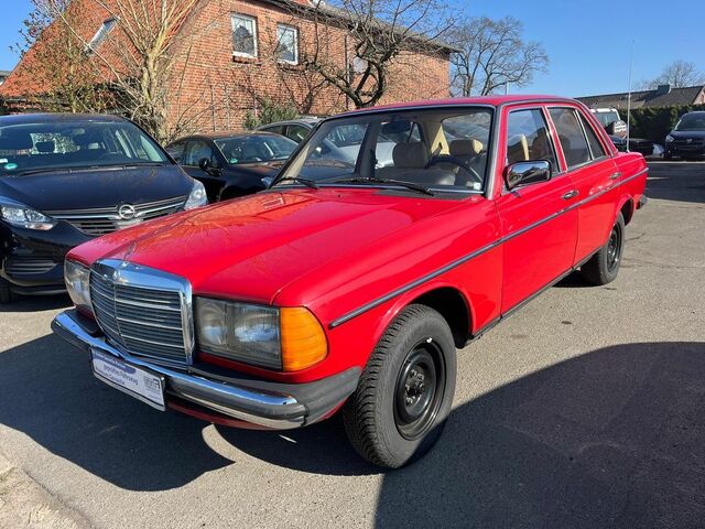 Мерседес 200 1983 в Европе на Automoto.ua Красный Мерседес 200, объемом двигателя 1.98 л и пробегом 222 тыс. км за 7831 $, фото 1 на Automoto.ua