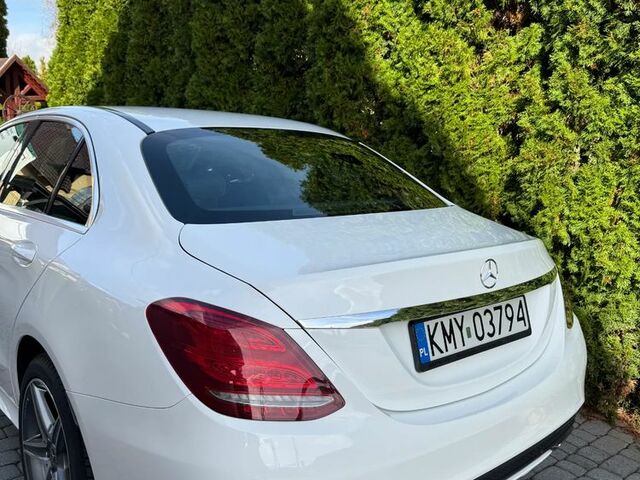 Мерседес Ц-Клас 2018 у Європі на Automoto.ua Білий Мерседес Ц-Клас, об'ємом двигуна 1 л та пробігом 97 тис. км за 23003 $, фото 3 на Automoto.ua