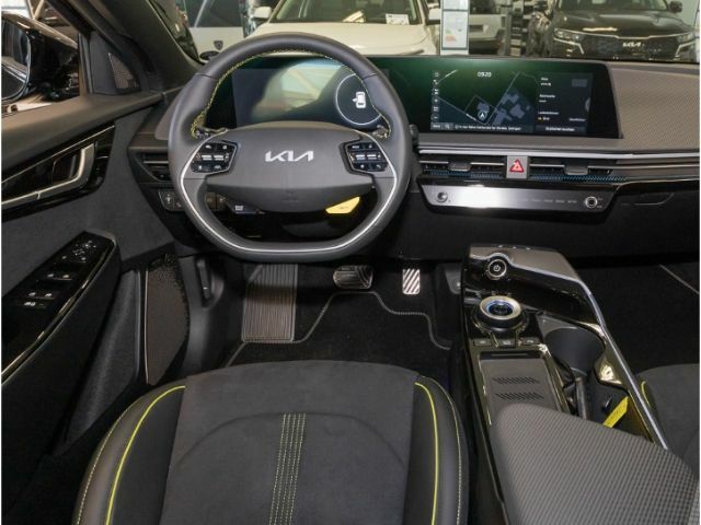 Черный Киа EV6, объемом двигателя 0 л и пробегом 11 тыс. км за 56696 $, фото 4 на Automoto.ua