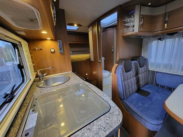 Серый Caravans-Wohnm Hymer, объемом двигателя 0 л и пробегом 76 тыс. км за 43384 $, фото 7 на Automoto.ua