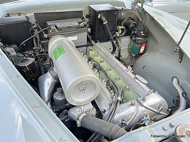 Серый Ягуар MK II, объемом двигателя 3.42 л и пробегом 34 тыс. км за 65251 $, фото 4 на Automoto.ua