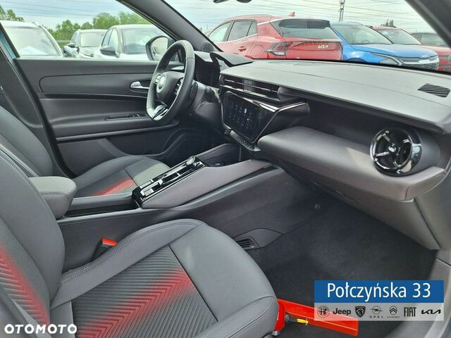 Альфа Ромео Джуниор 2025 в Европе на Automoto.ua Синий Альфа Ромео Джуниор, объемом двигателя 1 л и пробегом 7 тыс. км за 31693 $, фото 30 на Automoto.ua