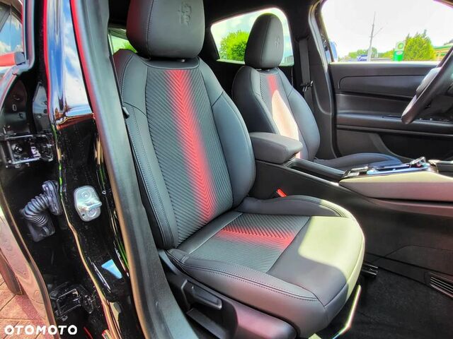 Альфа Ромео Джуниор 2025 в Европе на Automoto.ua Черный Альфа Ромео Джуниор, объемом двигателя 1 л и пробегом 390 тыс. км за 30194 $, фото 23 на Automoto.ua