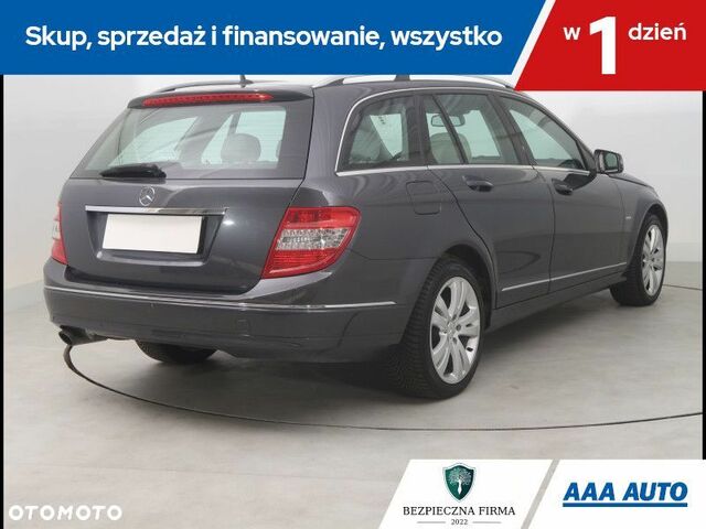 Мерседес Ц-Класс 2008 в Европе на Automoto.ua Черный Мерседес Ц-Класс, объемом двигателя 1 л и пробегом 212 тыс. км за 6538 $, фото 5 на Automoto.ua