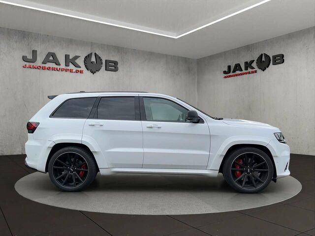 Білий Джип Grand Cherokee, об'ємом двигуна 6.42 л та пробігом 80 тис. км за 53817 $, фото 7 на Automoto.ua