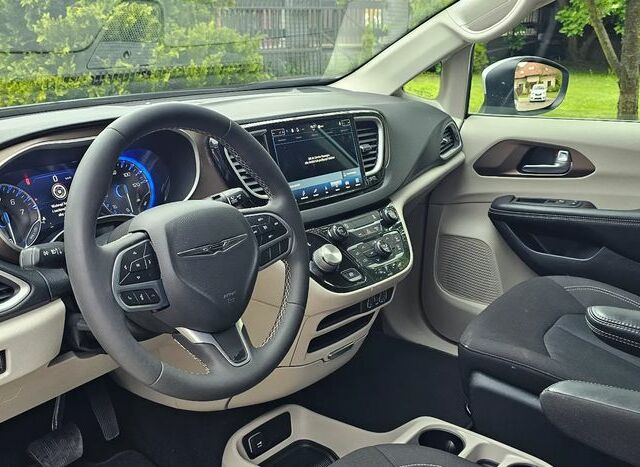 Крайслер Pacifica 2022 у Європі на Automoto.ua Сірий Крайслер Pacifica, об'ємом двигуна 3.61 л та пробігом 87 тис. км за 28766 $, фото 9 на Automoto.ua