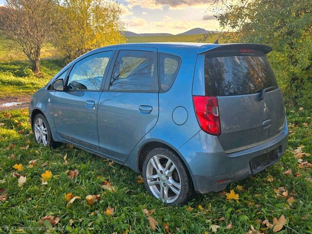 Мицубиси Кольт 2008 в Европе на Automoto.ua Серый Мицубиси Кольт, объемом двигателя 0 л и пробегом 52 тыс. км за 2999 $, фото 2 на Automoto.ua