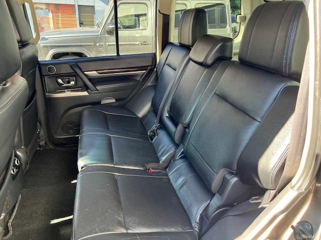 Міцубісі Паджеро 2017 у Європі на Automoto.ua Коричневий Міцубісі Паджеро, об'ємом двигуна 3.2 л та пробігом 140 тис. км за 40632 $, фото 6 на Automoto.ua