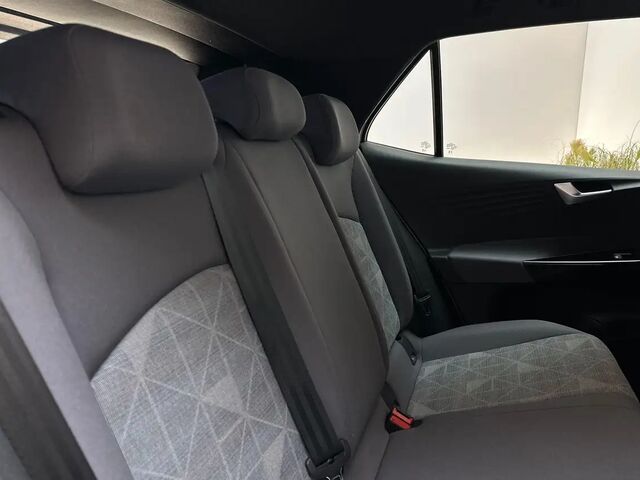 Фольксваген ID.3 2023 в Европе на Automoto.ua Белый Фольксваген ID.3, объемом двигателя 0 л и пробегом 32 тыс. км за 28598 $, фото 12 на Automoto.ua