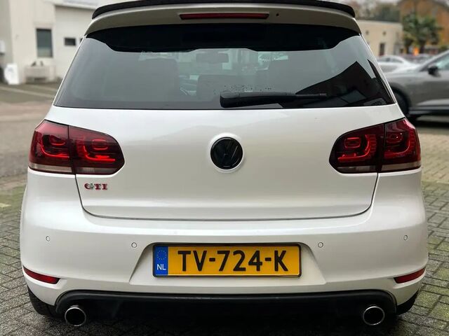 Фольксваген Гольф ГТІ 2012 у Європі на Automoto.ua Білий Фольксваген Гольф ГТІ, об'ємом двигуна 1.98 л та пробігом 158 тис. км за 12950 $, фото 7 на Automoto.ua