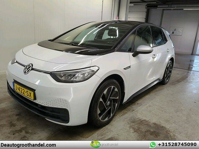 Фольксваген ID.3 2020 в Европе на Automoto.ua Белый Фольксваген ID.3, объемом двигателя 0 л и пробегом 146 тыс. км за 14762 $, фото 1 на Automoto.ua