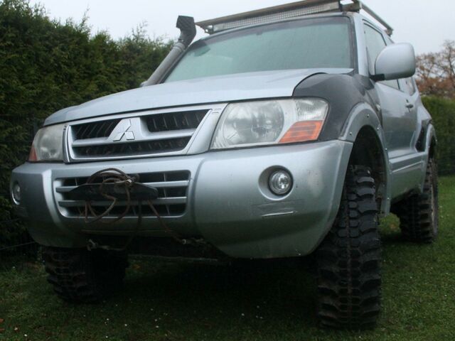 Міцубісі Паджеро 2004 у Європі на Automoto.ua Сірий Міцубісі Паджеро, об'ємом двигуна 0 л та пробігом 214 тис. км за 3794 $, фото 3 на Automoto.ua