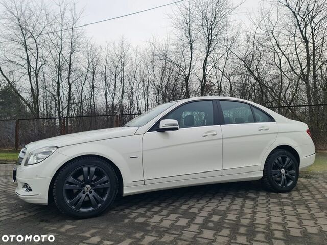 Мерседес Ц-Класс 2009 в Европе на Automoto.ua Белый Мерседес Ц-Класс, объемом двигателя 1 л и пробегом 213 тыс. км за 37900 $, фото 6 на Automoto.ua