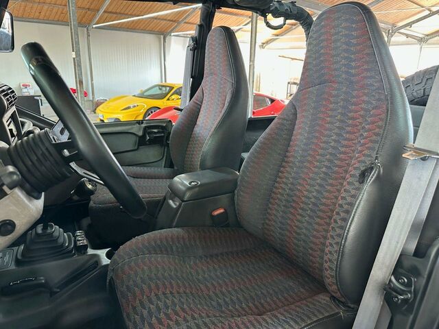 Джип Wrangler 1999 у Європі на Automoto.ua Чорний Джип Wrangler, об'ємом двигуна 3.96 л та пробігом 150 тис. км за 24900 $, фото 7 на Automoto.ua