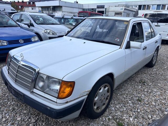 Мерседес 200 1991 в Европе на Automoto.ua Белый Мерседес 200, объемом двигателя 2 л и пробегом 200 тыс. км за 4141 $, фото 1 на Automoto.ua